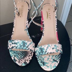 Chucky heels snack print